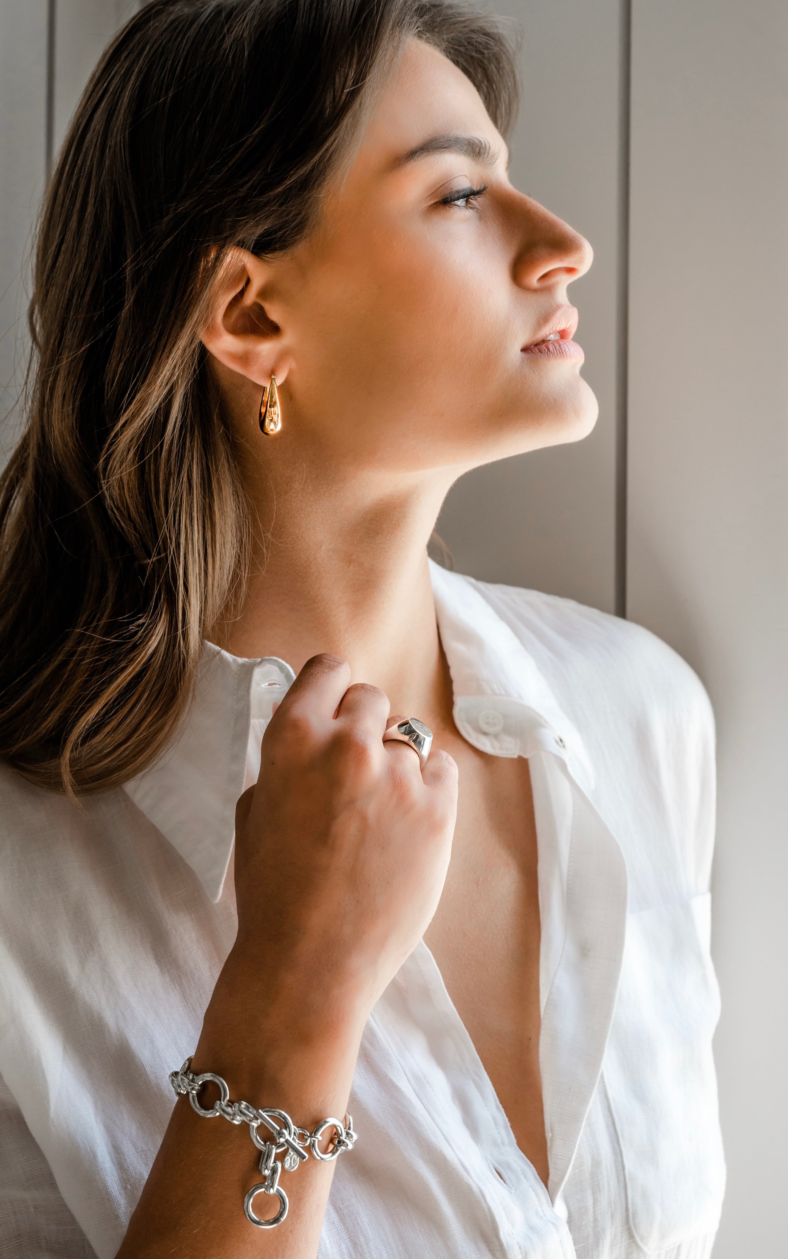 Model in white wearing an Italian Chain Link Bracelet